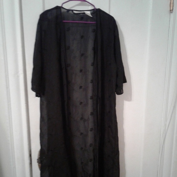 Lovely Sheer Robe with Rose Detail - Picture 1 of 4